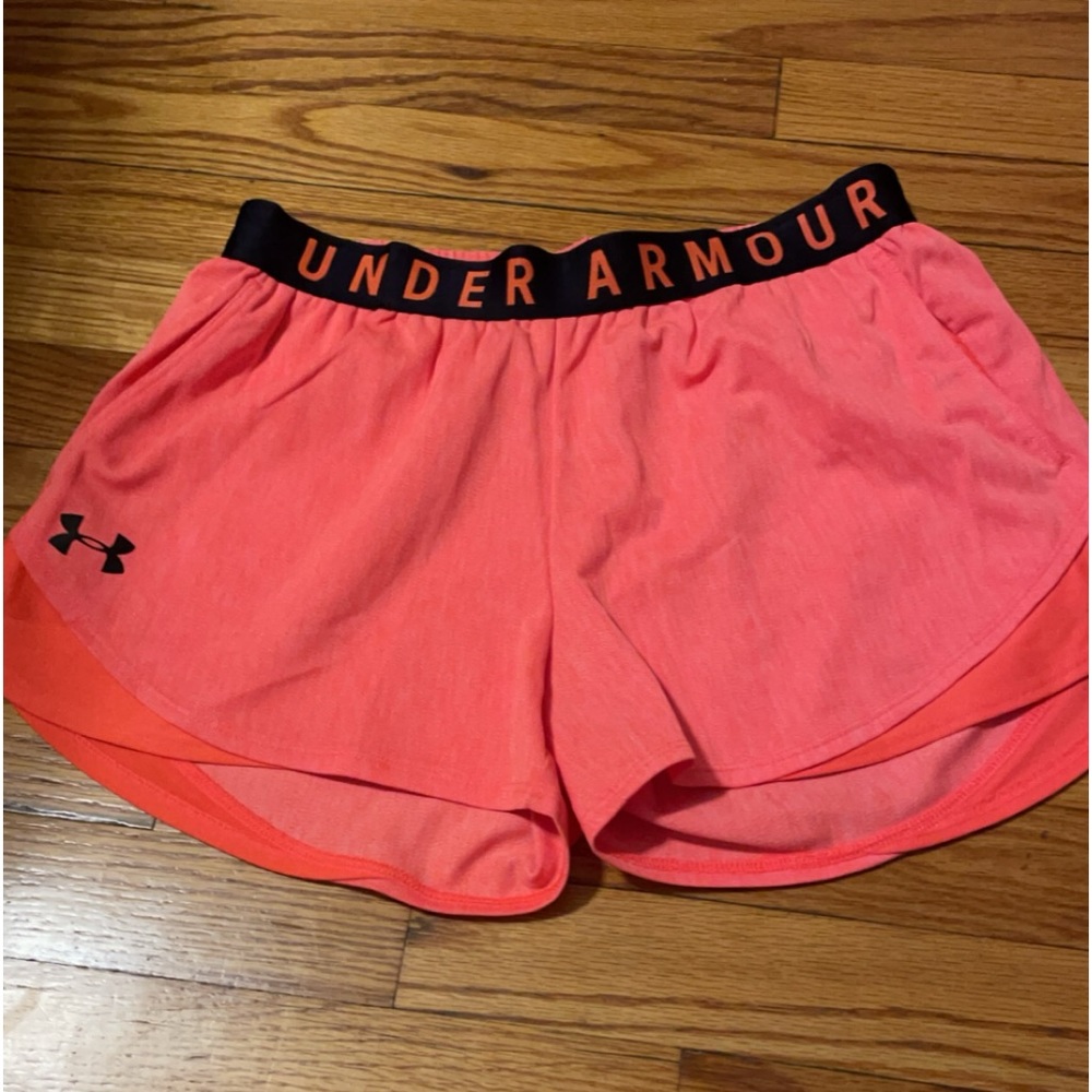 Cute under armour shorts with a pop of color!! ❤️‍🔥